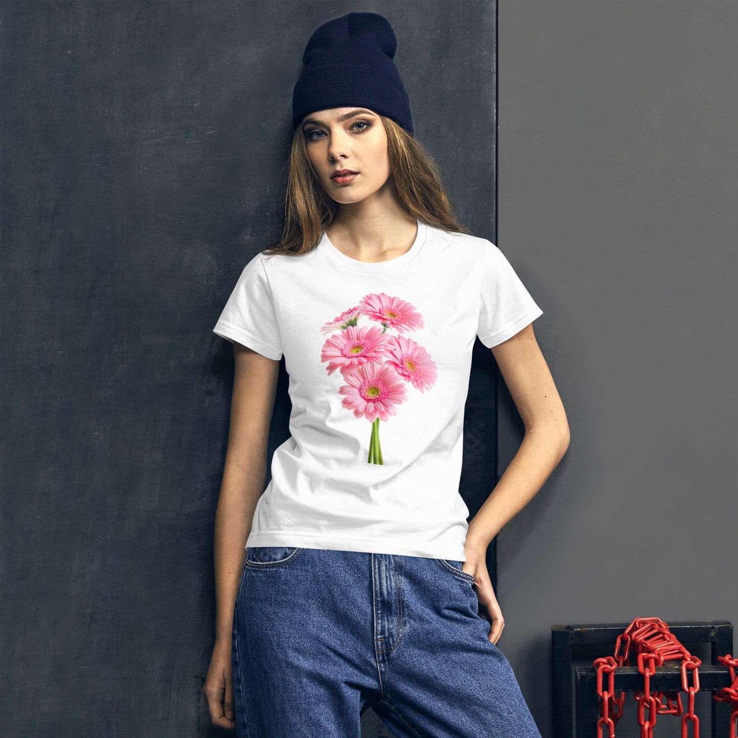 "Premium Women's Daisy-Printed Cotton T-Shirt with Short Sleeves - Exceptional Comfort and Durability"